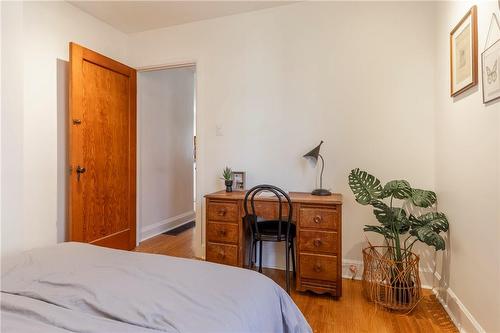 1666 King Street E, Hamilton, ON - Indoor Photo Showing Bedroom