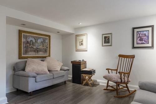 1666 King Street E, Hamilton, ON - Indoor Photo Showing Living Room