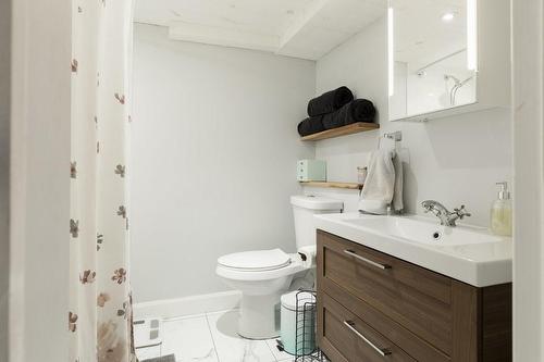 1666 King Street E, Hamilton, ON - Indoor Photo Showing Bathroom