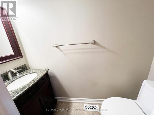 33 Cumming Drive, Barrie, ON - Indoor Photo Showing Bathroom
