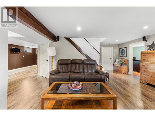 9806 Highway 97, Osoyoos, BC - Indoor Photo Showing Living Room