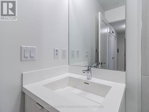 604 - 10 Eva Road, Toronto, ON - Indoor Photo Showing Bathroom
