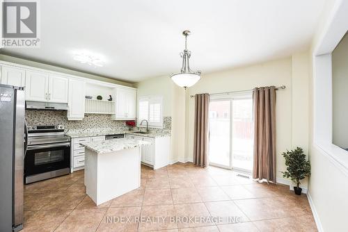 32 Charger Lane, Brampton, ON - Indoor Photo Showing Kitchen With Upgraded Kitchen