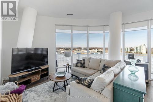 905 - 2520 Eglinton Avenue W, Mississauga, ON - Indoor Photo Showing Living Room