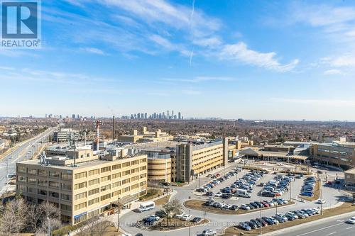905 - 2520 Eglinton Avenue W, Mississauga, ON - Outdoor With View