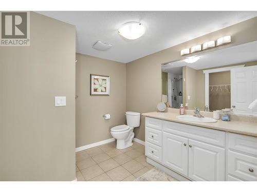 1088 Sunset Drive Unit# 432, Kelowna, BC - Indoor Photo Showing Bathroom