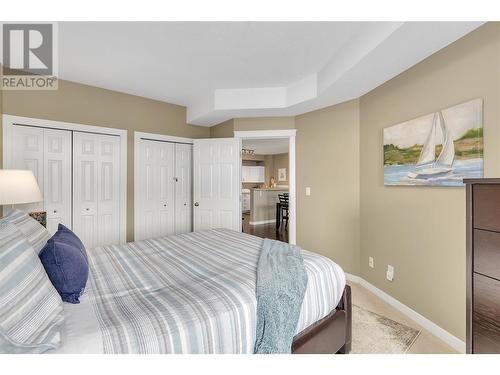 1088 Sunset Drive Unit# 432, Kelowna, BC - Indoor Photo Showing Bedroom