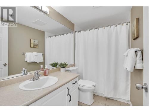 1088 Sunset Drive Unit# 432, Kelowna, BC - Indoor Photo Showing Bathroom