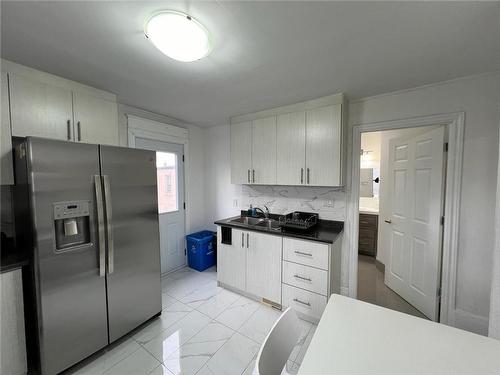 4744 Morrison Street, Niagara Falls, ON - Indoor Photo Showing Kitchen With Double Sink