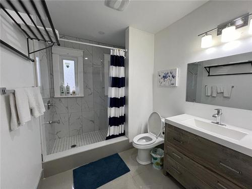 4744 Morrison Street, Niagara Falls, ON - Indoor Photo Showing Bathroom