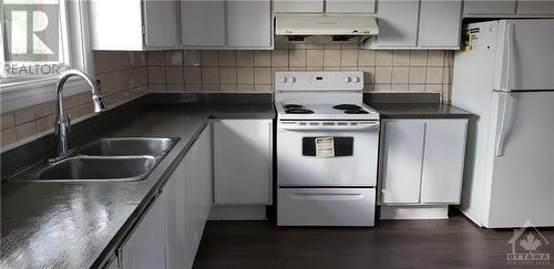 2nd floor- kitchen - 1159 Maitland Avenue, Ottawa, ON - Indoor Photo Showing Kitchen With Double Sink