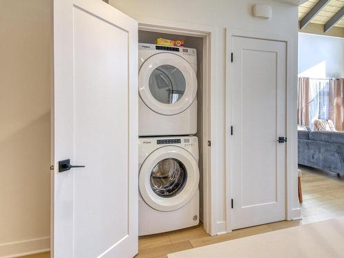 Salle de lavage - 201-3005 Allée Du Valais, Mont-Tremblant, QC - Indoor Photo Showing Laundry Room