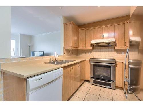 Kitchen - 9762 Rue Riverin, Brossard, QC - Indoor Photo Showing Kitchen With Double Sink