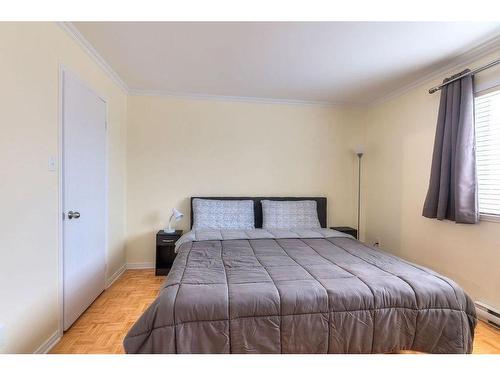 Master bedroom - 9762 Rue Riverin, Brossard, QC - Indoor Photo Showing Bedroom