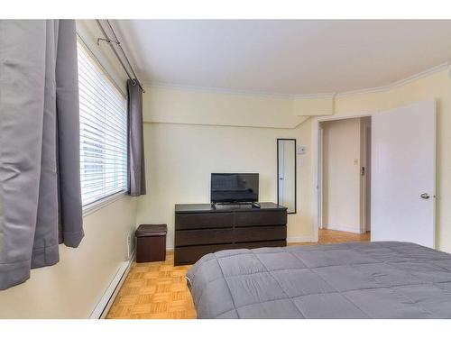 Master bedroom - 9762 Rue Riverin, Brossard, QC - Indoor Photo Showing Bedroom