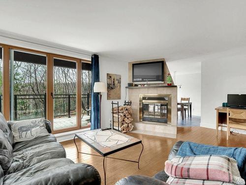 Salon - 153 Mtée Victor-Nymark, Saint-Sauveur, QC - Indoor Photo Showing Living Room With Fireplace