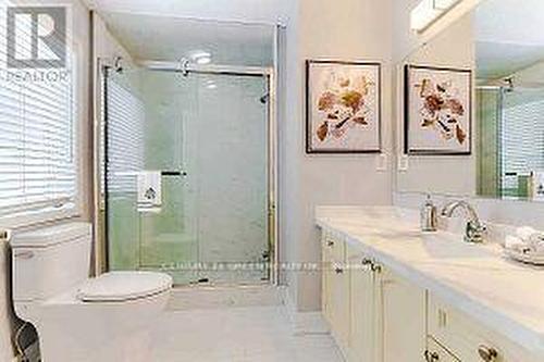 927 Scott Blvd, Milton, ON - Indoor Photo Showing Bathroom