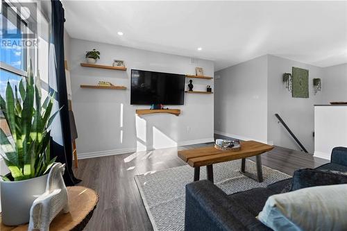5 Terrance Drive, Petawawa, ON - Indoor Photo Showing Living Room