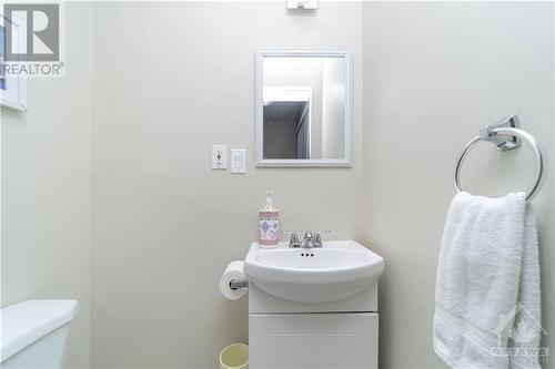 2650 Alta Vista Drive, Ottawa, ON - Indoor Photo Showing Bathroom