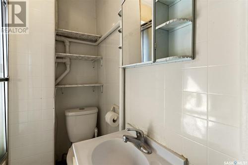 214 E Avenue S, Saskatoon, SK - Indoor Photo Showing Bathroom