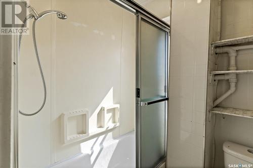 214 E Avenue S, Saskatoon, SK - Indoor Photo Showing Bathroom