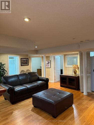 6921 Golden Hills Way W, Mississauga, ON - Indoor Photo Showing Living Room