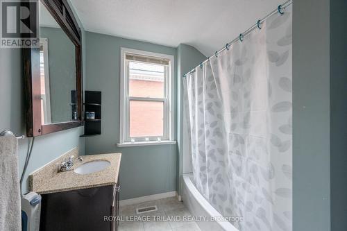 53 Fifth Avenue, St. Thomas, ON - Indoor Photo Showing Bathroom