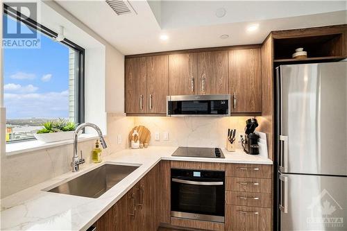 340 Queen Street Unit#2311, Ottawa, ON - Indoor Photo Showing Kitchen With Upgraded Kitchen