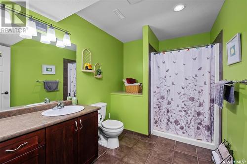 18 Steele Bay, Prince Albert, SK - Indoor Photo Showing Bathroom