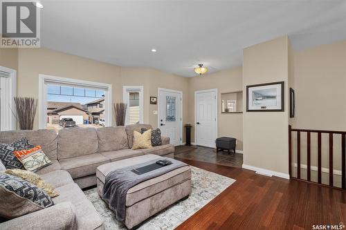 18 Steele Bay, Prince Albert, SK - Indoor Photo Showing Living Room