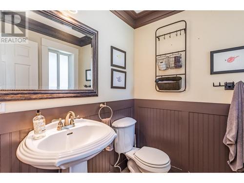 754 Mcclure Road, Kelowna, BC - Indoor Photo Showing Bathroom
