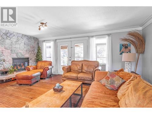 754 Mcclure Road, Kelowna, BC - Indoor Photo Showing Living Room With Fireplace