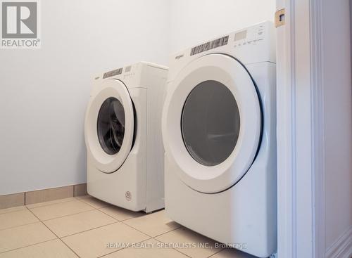 96 Bayardo Dr E, Oshawa, ON - Indoor Photo Showing Laundry Room