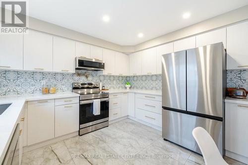 1658 Clark Boulevard, Milton, ON - Indoor Photo Showing Kitchen With Upgraded Kitchen