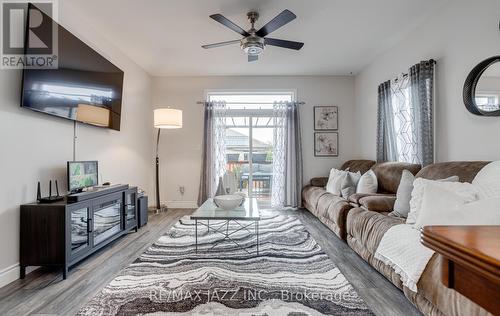 75 Farmington Crescent, Belleville, ON - Indoor Photo Showing Living Room