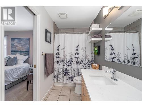 4043 Gallaghers Terrace, Kelowna, BC - Indoor Photo Showing Bathroom