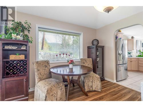 4043 Gallaghers Terrace, Kelowna, BC - Indoor Photo Showing Dining Room