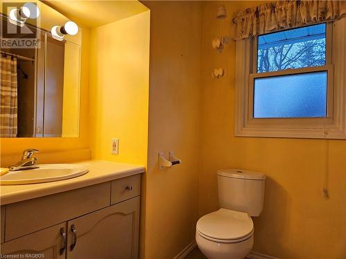 Full bath on main floor - 439021 Lakeshore Drive, Annan, ON - Indoor Photo Showing Bathroom
