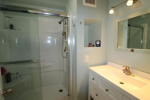 7226 Sunshine Way, Grand Forks, BC - Indoor Photo Showing Bathroom