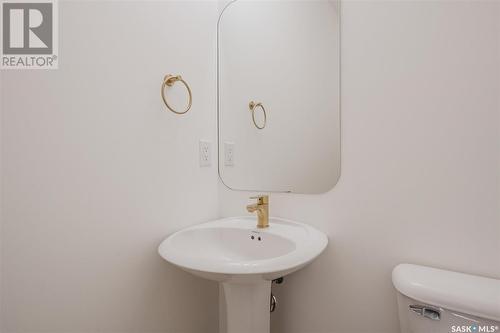 138 Taube Avenue, Saskatoon, SK - Indoor Photo Showing Bathroom