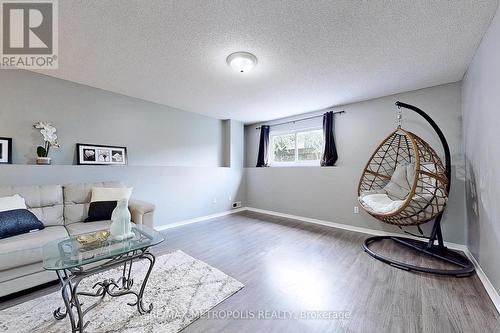 #48 -325 Lighthouse Rd, London, ON - Indoor Photo Showing Living Room