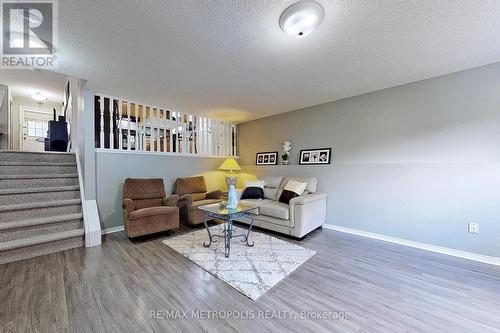 #48 -325 Lighthouse Rd, London, ON - Indoor Photo Showing Living Room