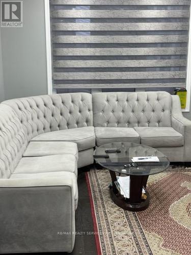 575 Edenbrook Hill Drive, Brampton, ON - Indoor Photo Showing Living Room