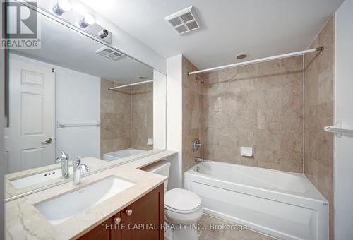 811 - 761 Bay Street, Toronto, ON - Indoor Photo Showing Bathroom