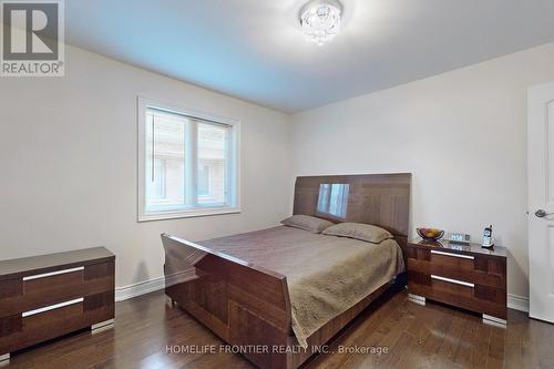 211 Coons Road, Richmond Hill, ON - Indoor Photo Showing Bedroom