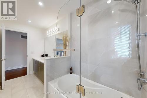 211 Coons Road, Richmond Hill, ON - Indoor Photo Showing Bathroom