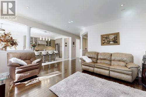 211 Coons Road, Richmond Hill, ON - Indoor Photo Showing Living Room