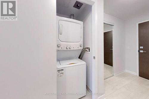 #3001 -2221 Yonge St, Toronto, ON - Indoor Photo Showing Laundry Room
