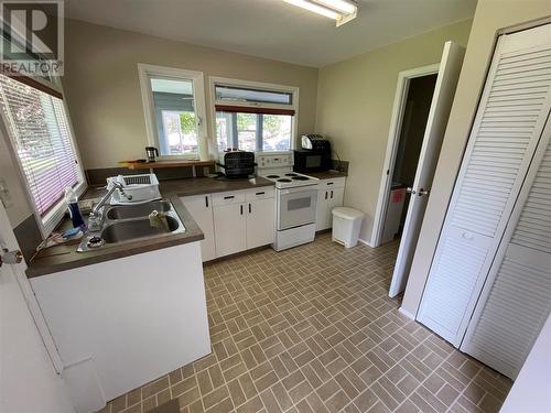 110 Russell Road, Vernon, BC - Indoor Photo Showing Kitchen With Double Sink