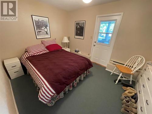 110 Russell Road, Vernon, BC - Indoor Photo Showing Bedroom